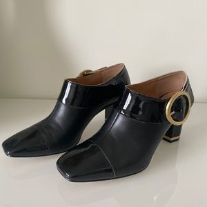 Stunning leather shoes with buckle